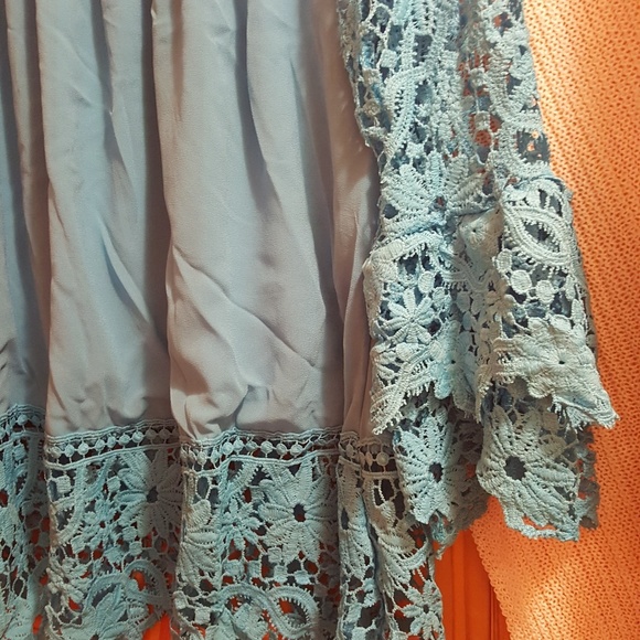 Turquoise laced blouse. - Picture 3 of 3
